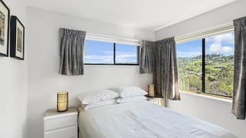 Apartment | 3 bedrooms, laptop workspace, iron/ironing board, bed sheets
