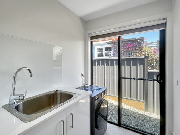 Apartment | Bathroom | Towels, soap - Spacious 4-bed House Near Batemans Bay Centre (Batemans Bay)