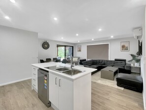 Apartment | Private kitchen | Cookware/dishes/utensils - Spacious 4-bed House Near Batemans Bay Centre (Batemans Bay)