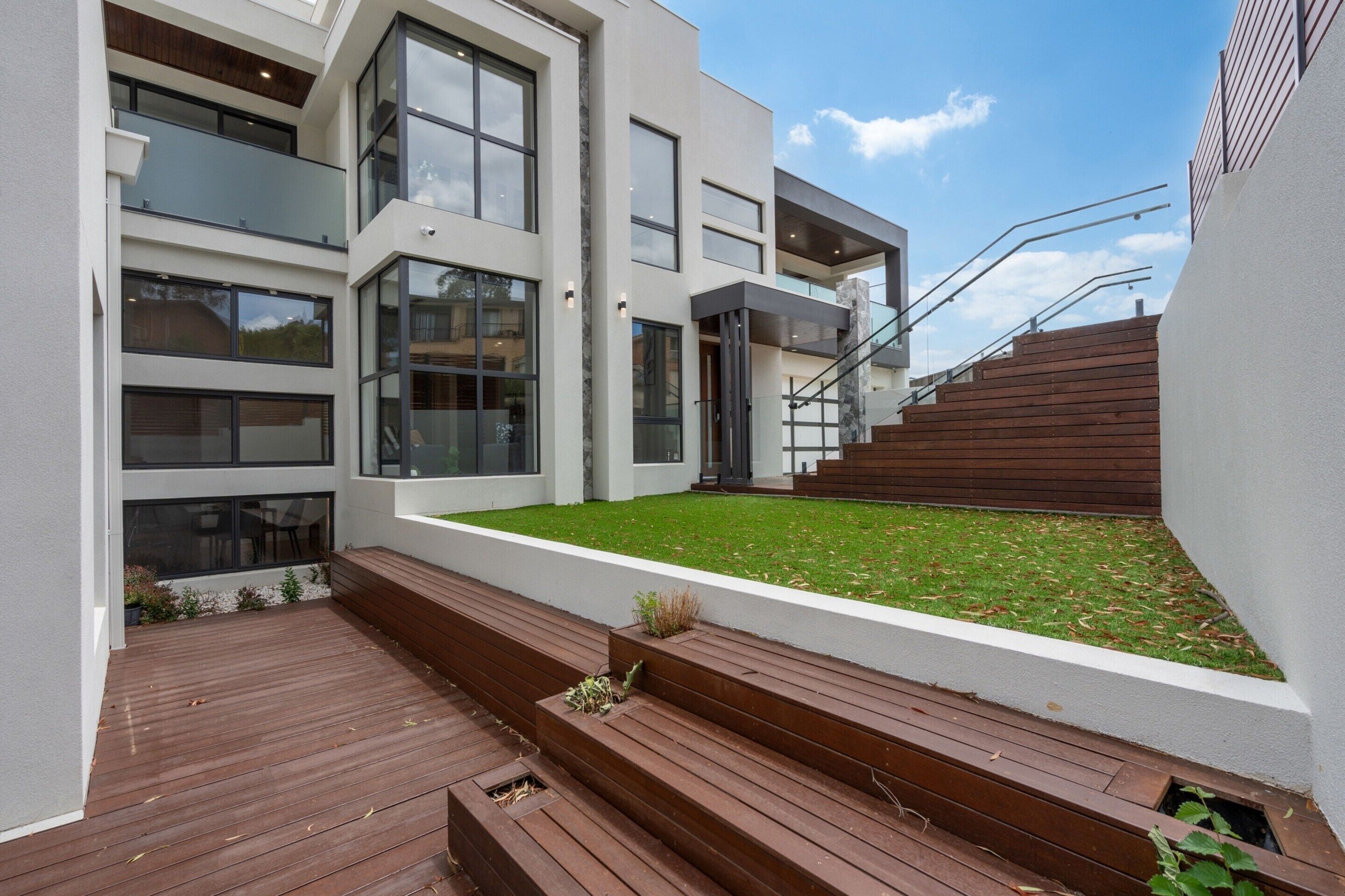 المنشأة من الخارج