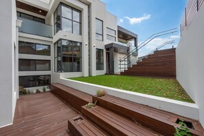 Apartment | Exterior - Spacious 5-bed Family Home in Giralang (Canberra)