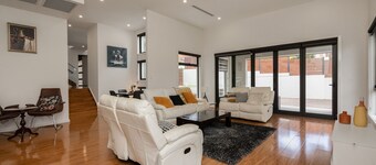 기랄랑에 위치한 넓은 5베드룸 가족용 집