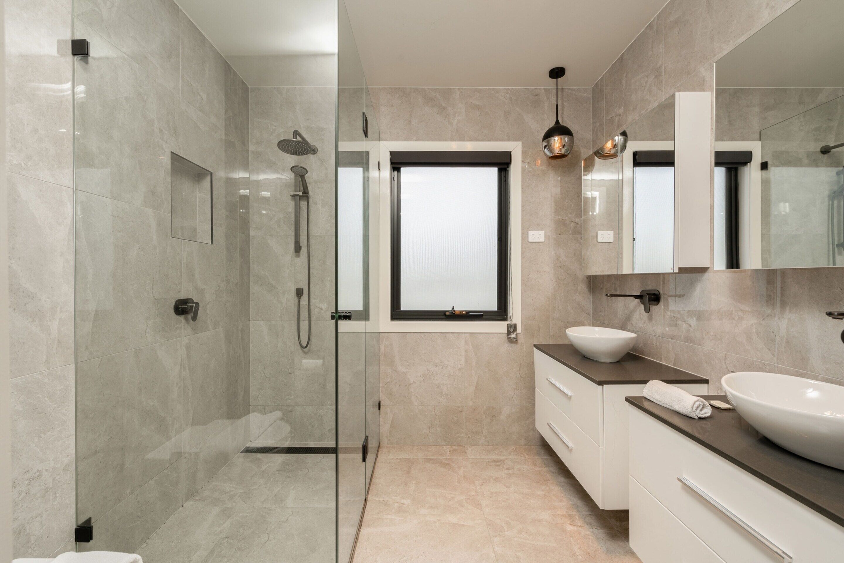 Apartment | Bathroom | Bathtub, hair dryer, towels, soap