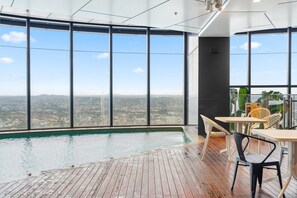 Appartement | Zwembad | Een binnenzwembad en een buitenzwembad