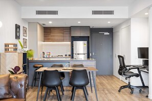 Apartment | Private kitchen | Cookware/dishes/utensils
