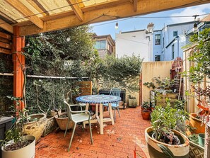 Apartment | Tempat makan luar