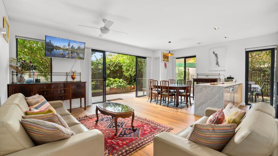 Spacious 2-bed Retreat With BBQ & Courtyard