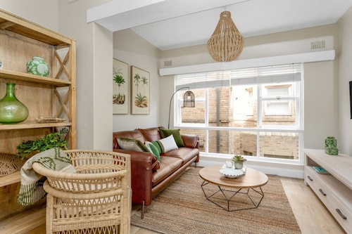 Spacious 2-bed Apartment in the Heart of Manly
