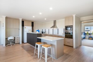 公寓 | 私人廚房 | 電冰箱、微波爐、烤箱、爐台