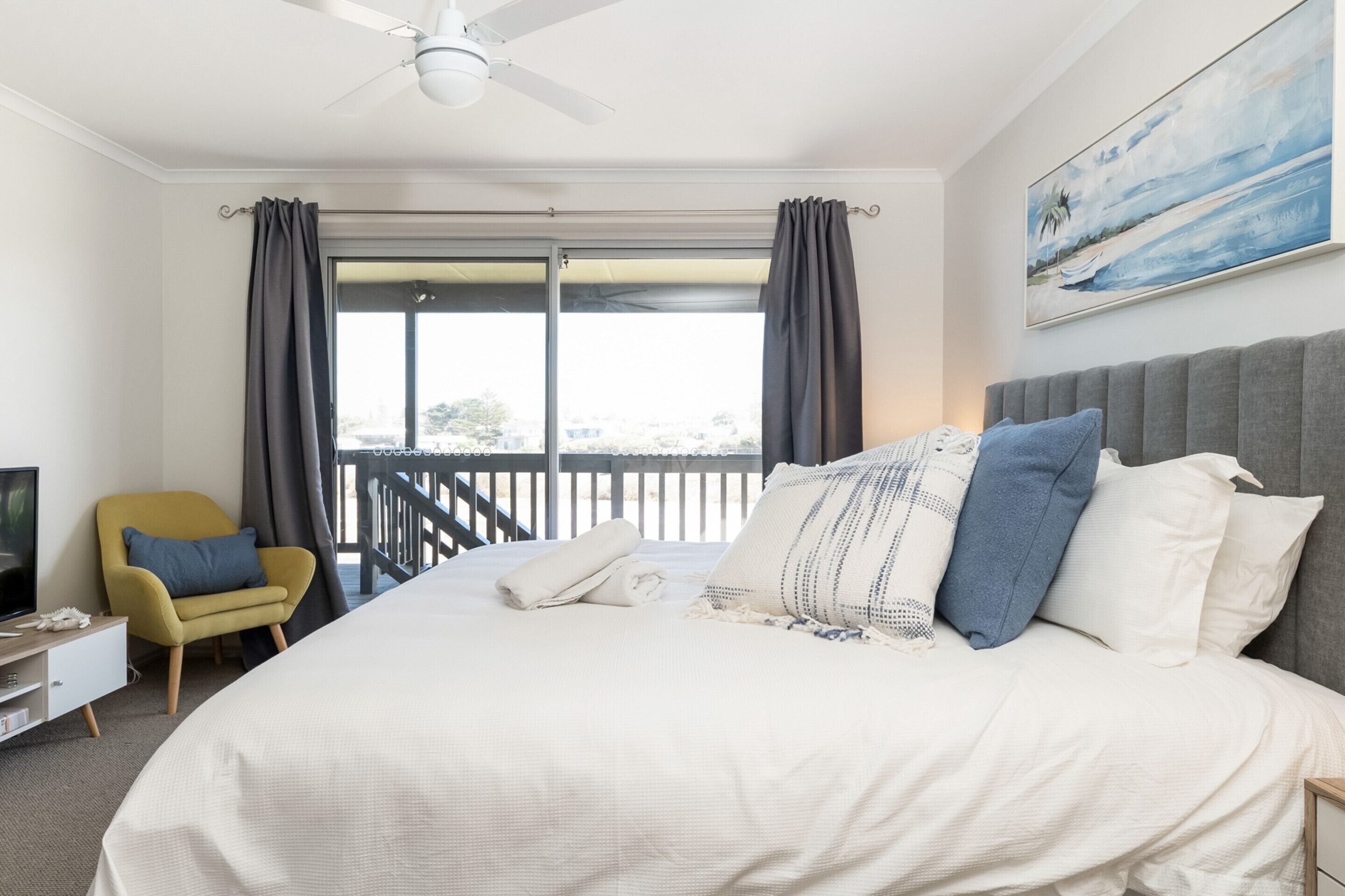 Căn hộ | 5 phòng ngủ, khu vực làm việc phù hợp cho laptop, bộ trải giường 