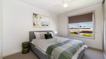 Apartment | 5 bilik tidur, ruang kerja komputer riba, cadar katil