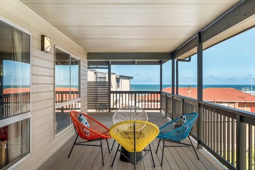 Large Upstairs Family Stay Near Middleton Beaches