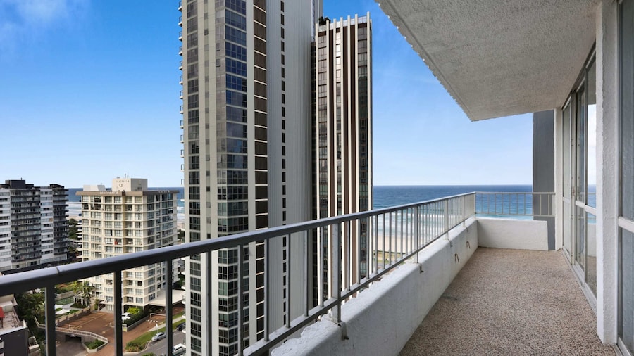 Ocean View 2-bed With Pool, Tennis Court & BBQ