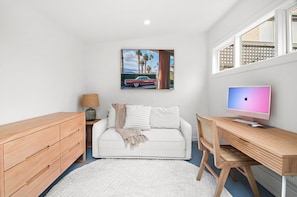 Living area - Wellness Escape: 1-bed Home + Studio & Sauna (Melbourne)