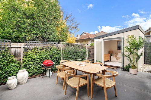 Wellness Escape: 1-bed Home + Studio & Sauna