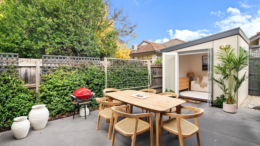 Wellness Escape: 1-bed Home + Studio & Sauna