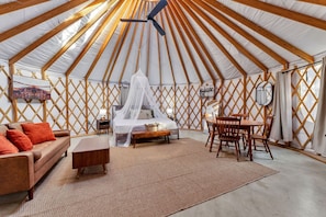 1 bedroom, desk, travel cot, WiFi