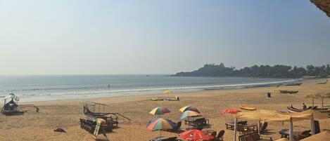 Luxe bungalow, balkon, uitzicht op het strand | Terras