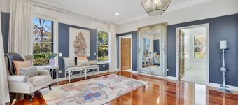 Expansive Toowoomba Retreat With Garden BBQ