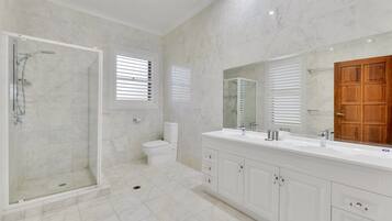 Apartment | Bathroom