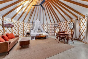 11 slaapkamers, een strijkplank/strijkijzer, reisbedje, wifi