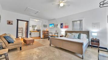 11 Schlafzimmer, Bügeleisen/Bügelbrett, Reisekinderbett, WLAN