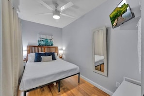 11 Schlafzimmer, Bügeleisen/Bügelbrett, Reisekinderbett, WLAN