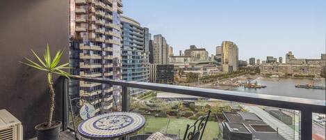 Apartment | Outdoor dining