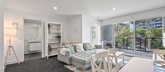 Stylish 1-bed Apartment With Balcony & Pool Access