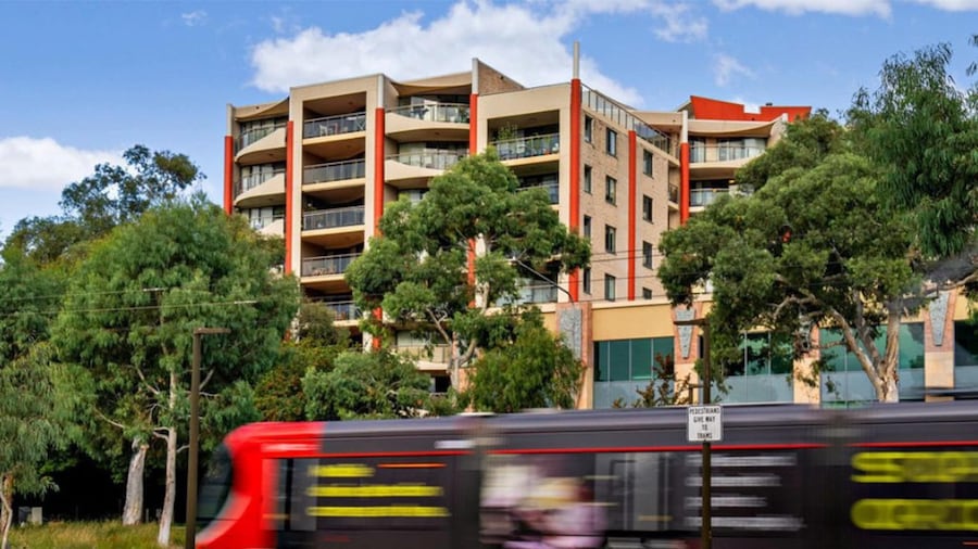 Stylish 1-bed Apartment With Balcony & Pool Access