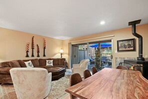 Living area - Family-Friendly Creekside 3BR | Heart of Incline (Incline Village)