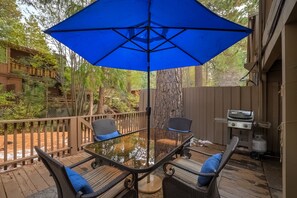 Outdoor dining - Family-Friendly Creekside 3BR Heart of Incline (Incline Village)