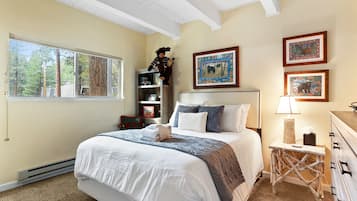 3 bedrooms, travel cot, free WiFi, bed sheets