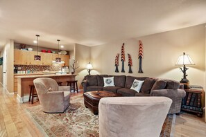 Living area - Family-Friendly Creekside 3BR | Heart of Incline (Incline Village)