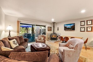 Living area - Family-Friendly Creekside 3BR | Heart of Incline (Incline Village)