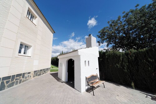 Luxury Chalet 20 Minutes From Valencia