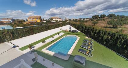 Luxury Chalet 20 Minutes From Valencia