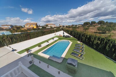 Luxury Chalet 20 Minutes From Valencia