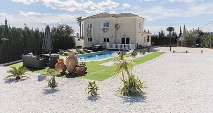Luxury Chalet 20 Minutes From Valencia