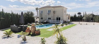 Luxury Chalet 20 Minutes From Valencia