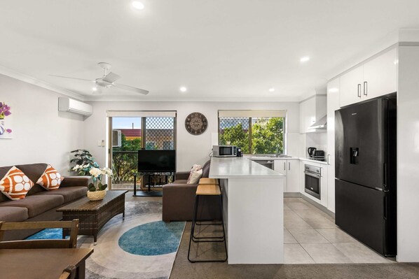 Apartment | Living area - Charming 3-bed Apartment Near Local Shops (Brisbane)