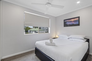 Apartment | 3 bedrooms, iron/ironing board, bed sheets - Charming 3-bed Apartment Near Local Shops (Brisbane)