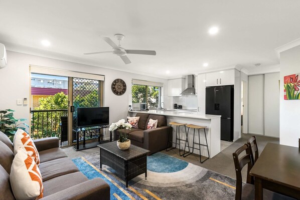 Apartment | Living area - Charming 3-bed Apartment Near Local Shops (Brisbane)