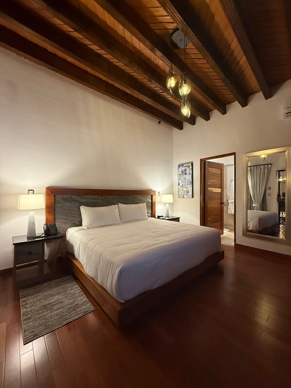 Standard Suite | In-room safe, blackout drapes, free WiFi - Hotel Mirtala (Guanajuato)