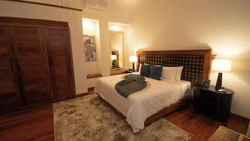 Junior-Suite | Zimmersafe, Verdunkelungsvorhänge, kostenloses WLAN