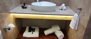 Standard Suite | In-room safe, blackout drapes, free WiFi - Hotel Mirtala (Guanajuato)