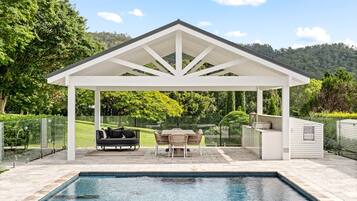 Apartment | Pool | Outdoor pool