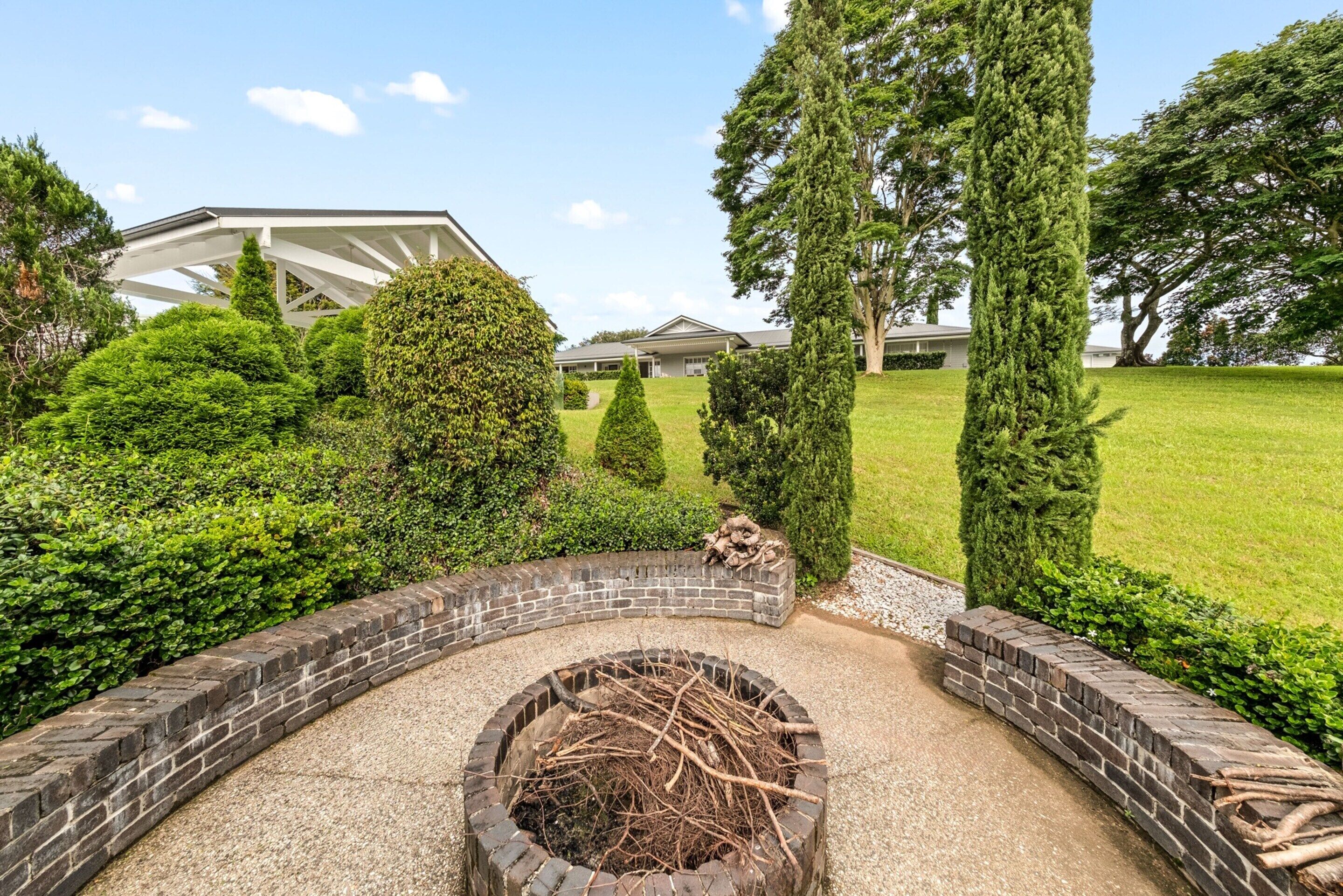 المنطقة المحيطة بالمنشأة