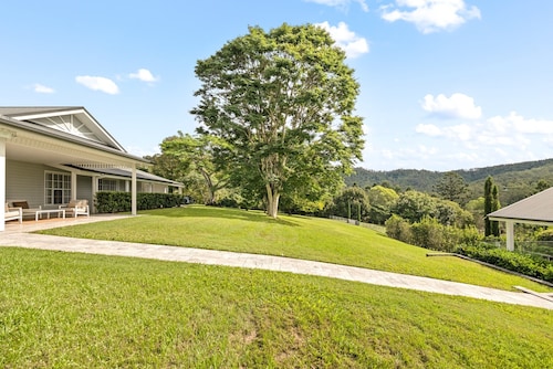 Elegant Bonogin Retreat on Expansive Acreage