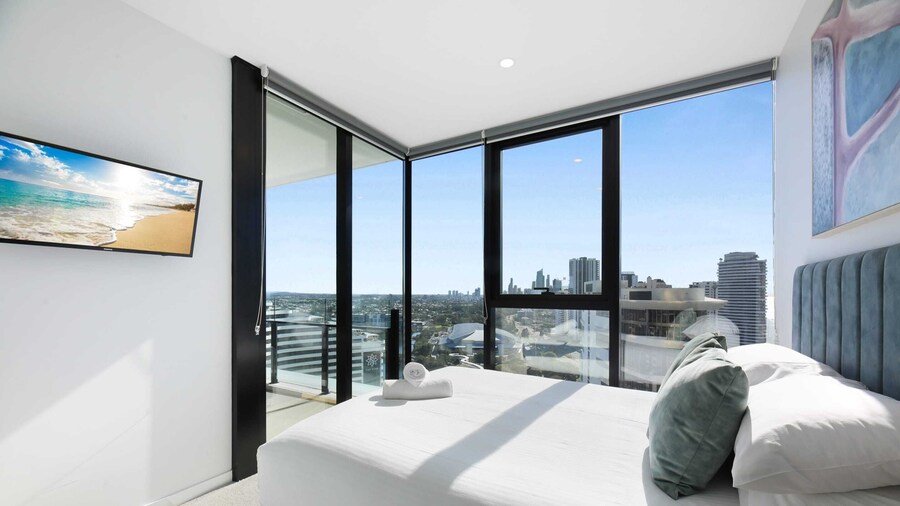 Elegant 2-bed Broadbeach Hotel With Ocean View